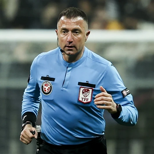 Hüseyin Göçek'in Yönettiği Maçta 10 Gol: İngiltere'de Tarihi Gece