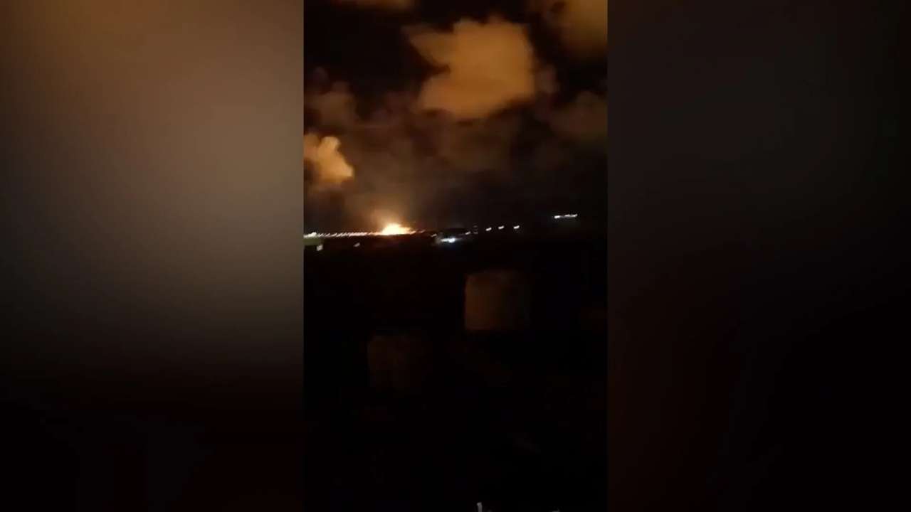 Husiler Aden Havalimanı'nı hedef aldı: Yolcular tahliye edildi