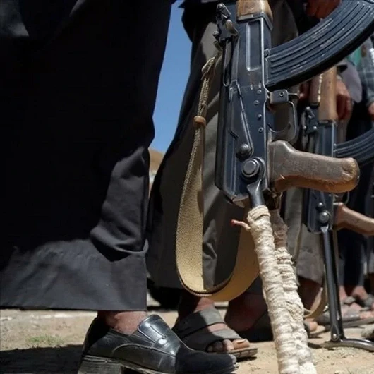 Husiler Aden'de Sivil Yerleşimleri Vurdu: Binalar Hasar Gördü