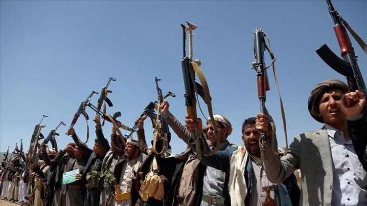 Husiler, Suudi Arabistan'daki Necran Havalimanı'nı İHA ile Vurdu