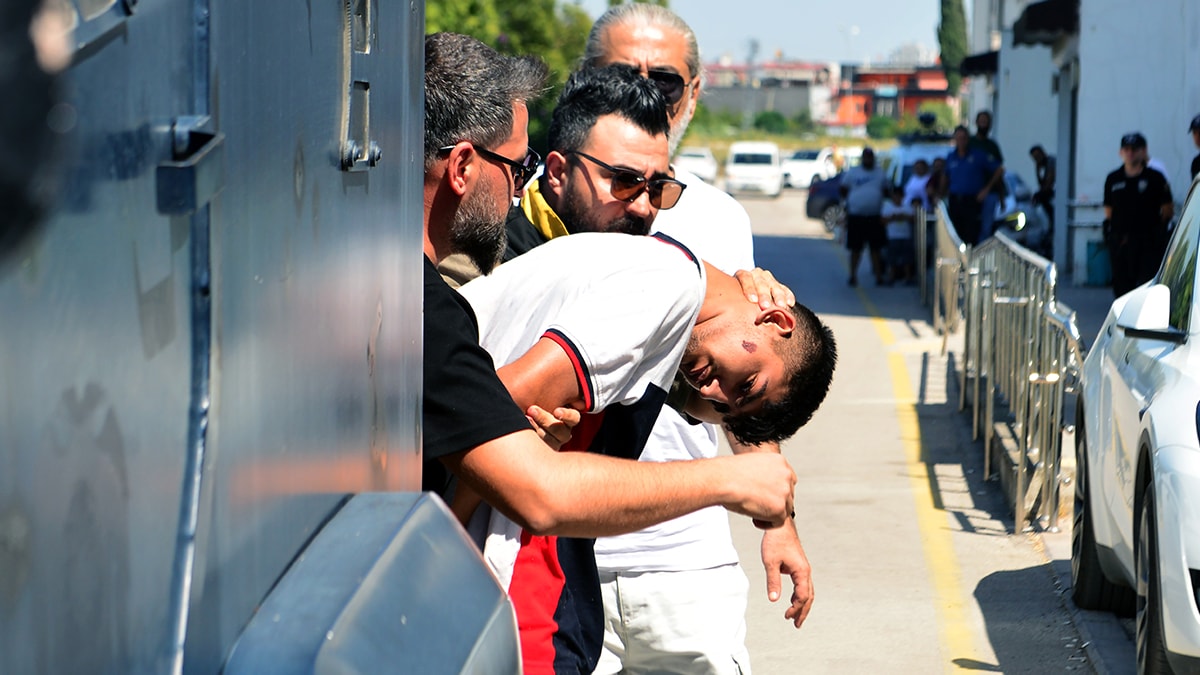 Husumetlisine Ateş Açtı, Kaldırımdaki Masum Yayayı Öldürdü: Zanlı Tutuklandı