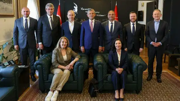 İBB CHP Grubu'ndan TBMM'de Özgür Özel'e Tam Destek