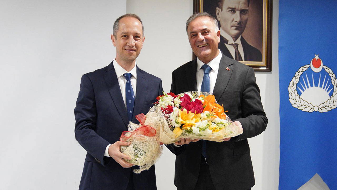 İBB davasında tahliye edilen Hakan Aplak alkışlarla görevine döndü