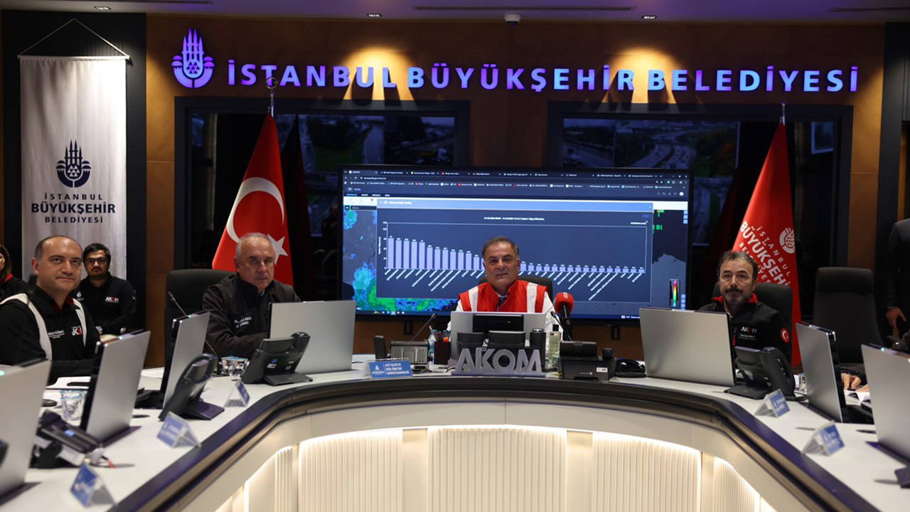 İBB'den İstanbullulara Yağış Uyarısı: Özel Araç Yerine Toplu Taşıma