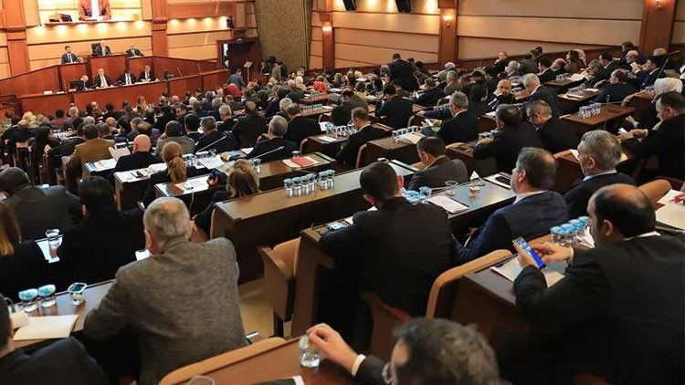 İBB'ye Reklamlardan Yeni Gelir Kapısı: Meclis'te Kritik Düzenleme