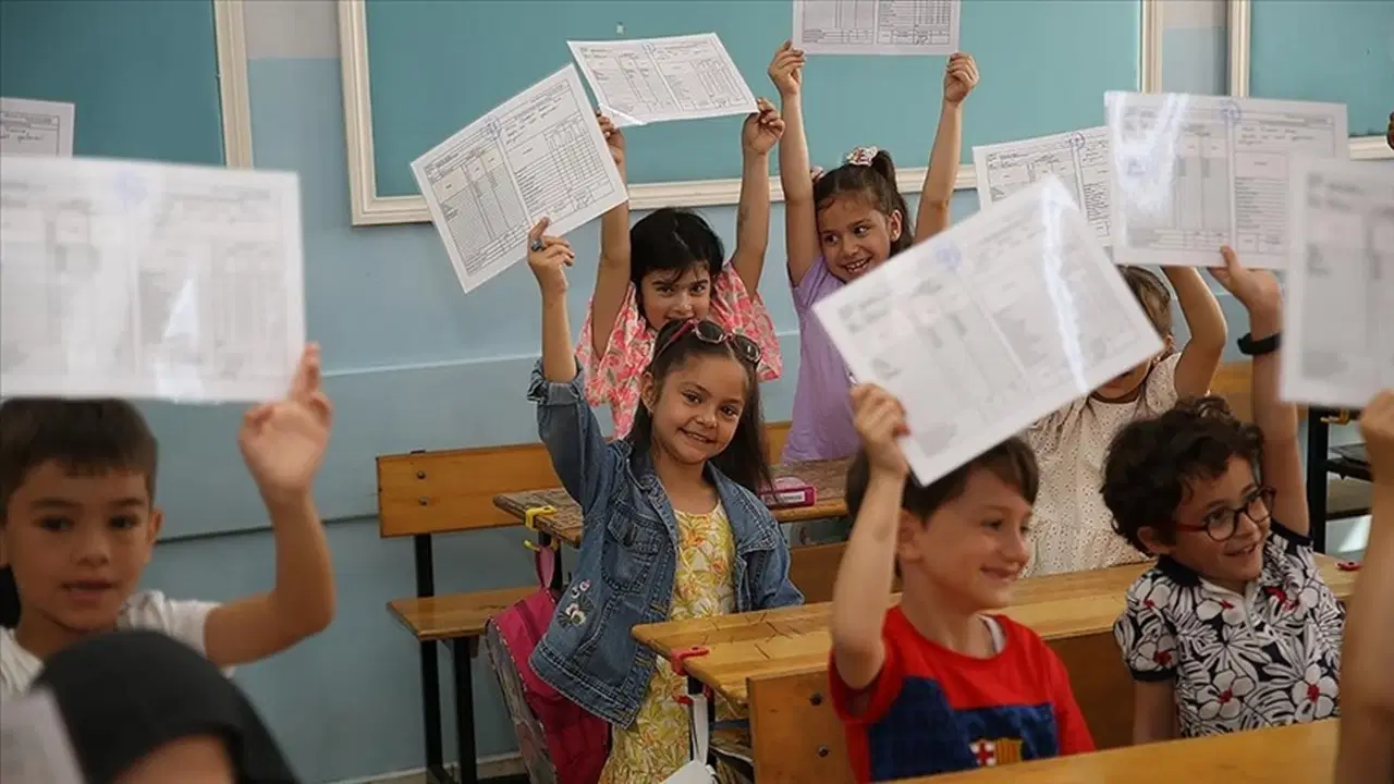 İBB'den Öğrencilere Karne Şenliği: 15 Gün Sürecek Etkinlikler