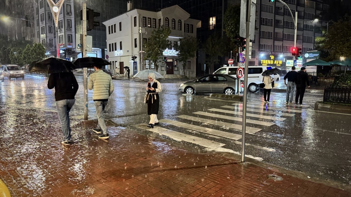 İçişleri Bakanlığı'ndan İstanbul'a Sağanak ve Fırtına Uyarısı
