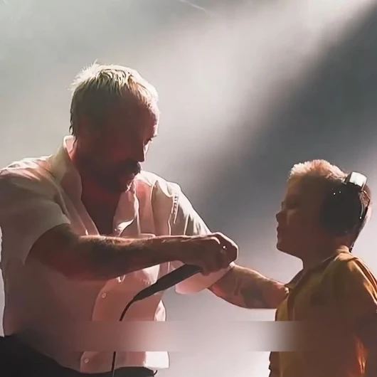 IDLES Konserinde Küçük Çocuktan Filistin'e Destek