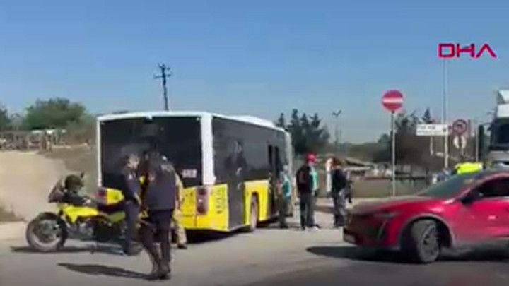 İETT Otobüsü Sultangazi'de Duvara Çarptı: 4 Yolcu Yaralandı