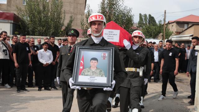 Iğdır'da şehit olan asker Ziyar Koparan toprağa verildi