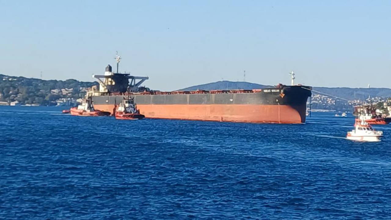 İHA Saldırısına Uğrayan Gemi İstanbul Boğazı'ndan Geçti