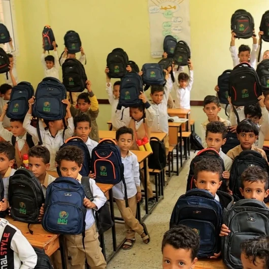 İHH 21 Ülkede 10 Bin Öğrenciye Kırtasiye Desteği Ulaştıracak