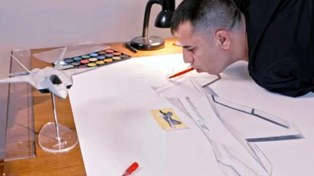 İki kolunu kaybetti, KAAN'ın modelleyicisi oldu