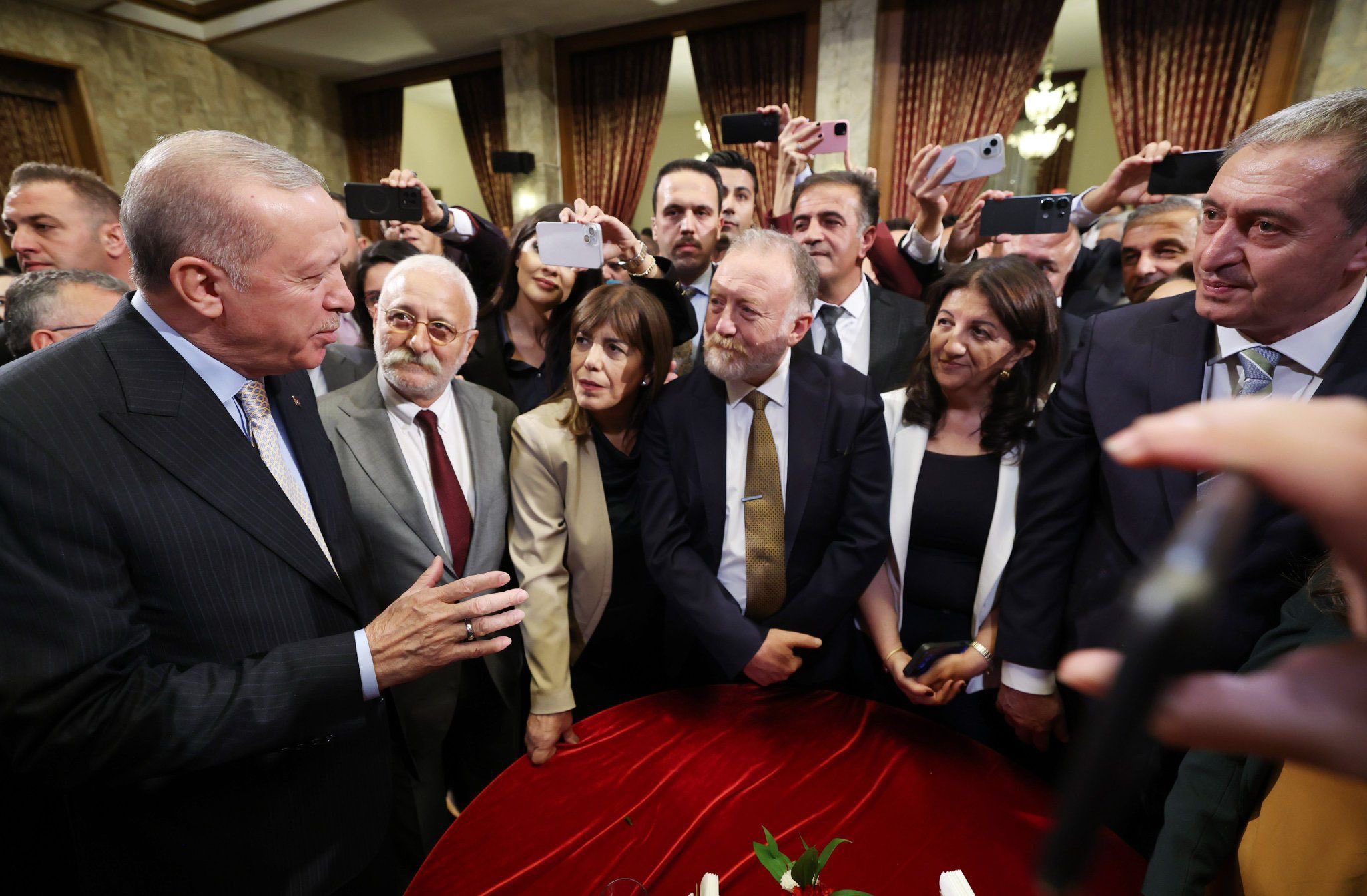 İktidar ile DEM Arasında 'Operasyon' Çatlağı: Terörsüz Türkiye Süreci Tehlikede