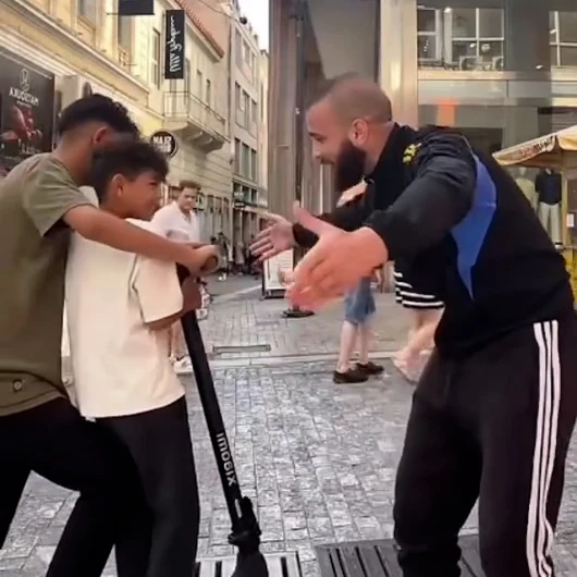 İlahi Okuyan Türk Çocuğun Görüntüsü Sosyal Medyada Beğeni Topladı