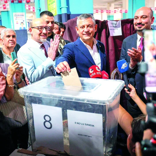 İlçe sandıklarında vekillik hesapları: Yeni Parti'de 2027 provası