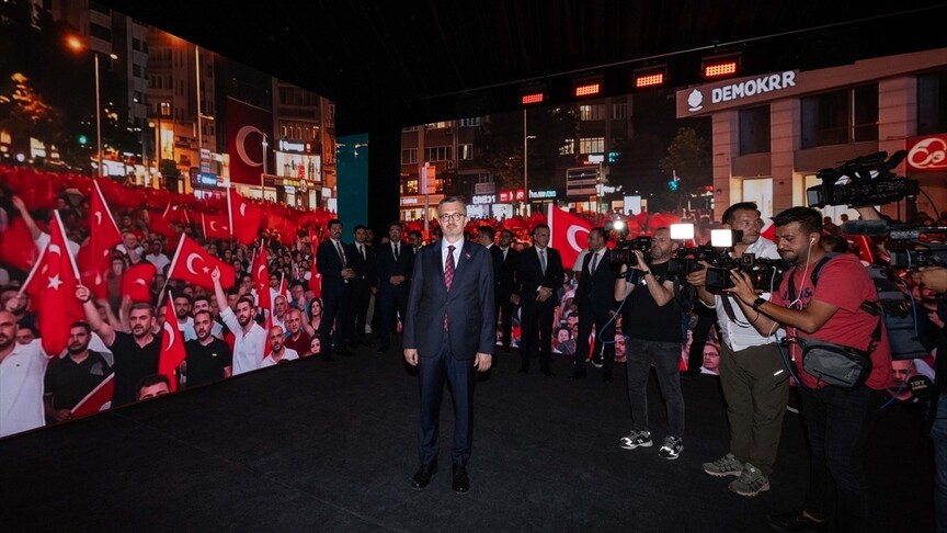 İletişim Başkanı Duran, 15 Temmuz Dijital Zaman Tüneli'ni Ziyaret Etti