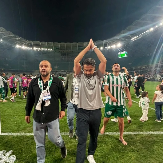 İlhan Palut'un Duygusal Anları: Maç Sonu Gözyaşlarını Tutamadı