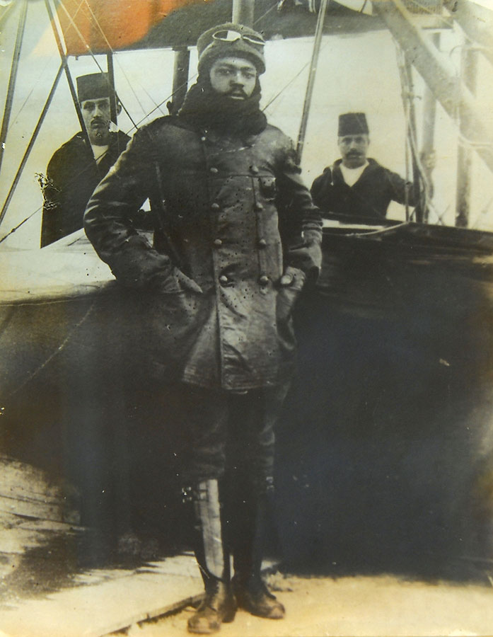 İlk Siyahi Pilot Çelikten İzmir'de Anılsın