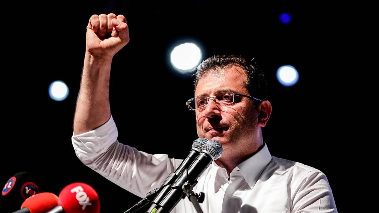 İmamoğlu'ndan gençlere: Önünüzde uzun yıllar, birlikte yapacak çok işimiz var