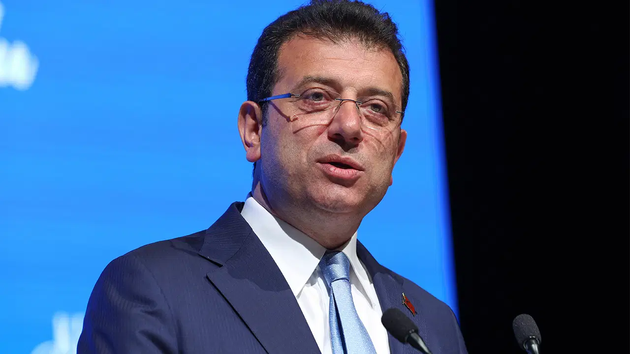 İmamoğlu'na 'Siyasi Yasak' ve Hapis Cezası: '12 Metrekareye Sığıyorum