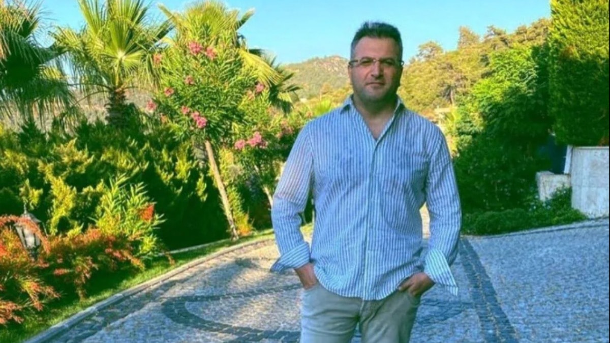 İmamoğlu Sonrası Sır: Cem Küçük'ün Telefonundaki Mesaj ve Otel İddiası