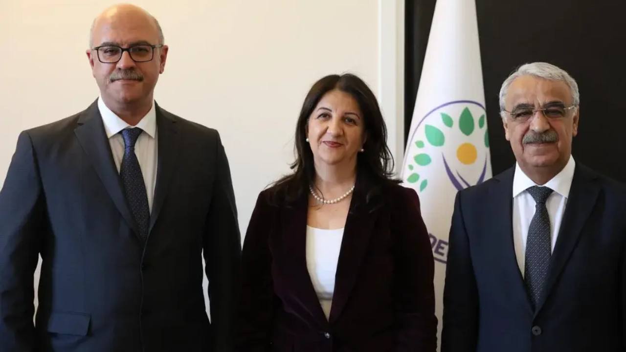İmralı Heyeti Çerçeve Yasa Sonrası Öcalan'la Görüşmeye Gitti