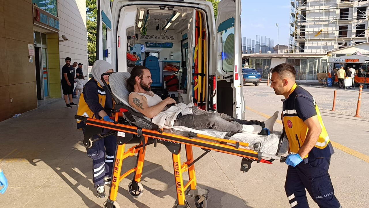 İnegöl'de 4 Bin Liralık Borç Kanlı Bitti: Arkadaşını Bıçaklayan Şahıs Kaçtı