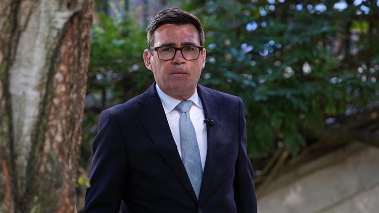İngiltere Başbakanı Burnham'ı Mesajla Kandırdılar