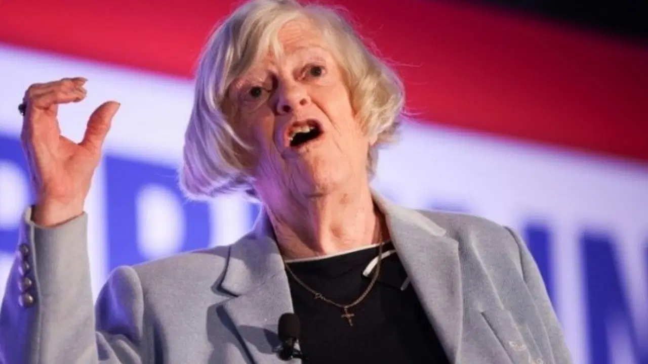 İngiltere'de Eski Bakan Ann Widdecombe Evinde Ölü Bulundu: Şüpheli Gözaltında
