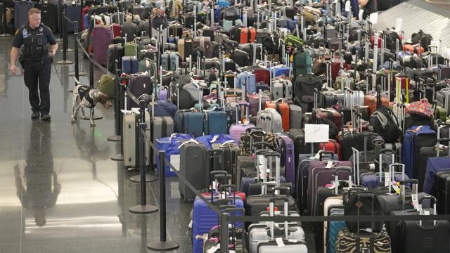 İngiltere'de Hava Trafik Arızası: 1.000'e Yakın Uçuş İptal Edildi
