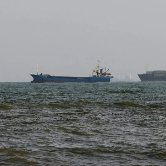 İngiltere: Hürmüz'de petrol tankerine mühimmat isabet etti