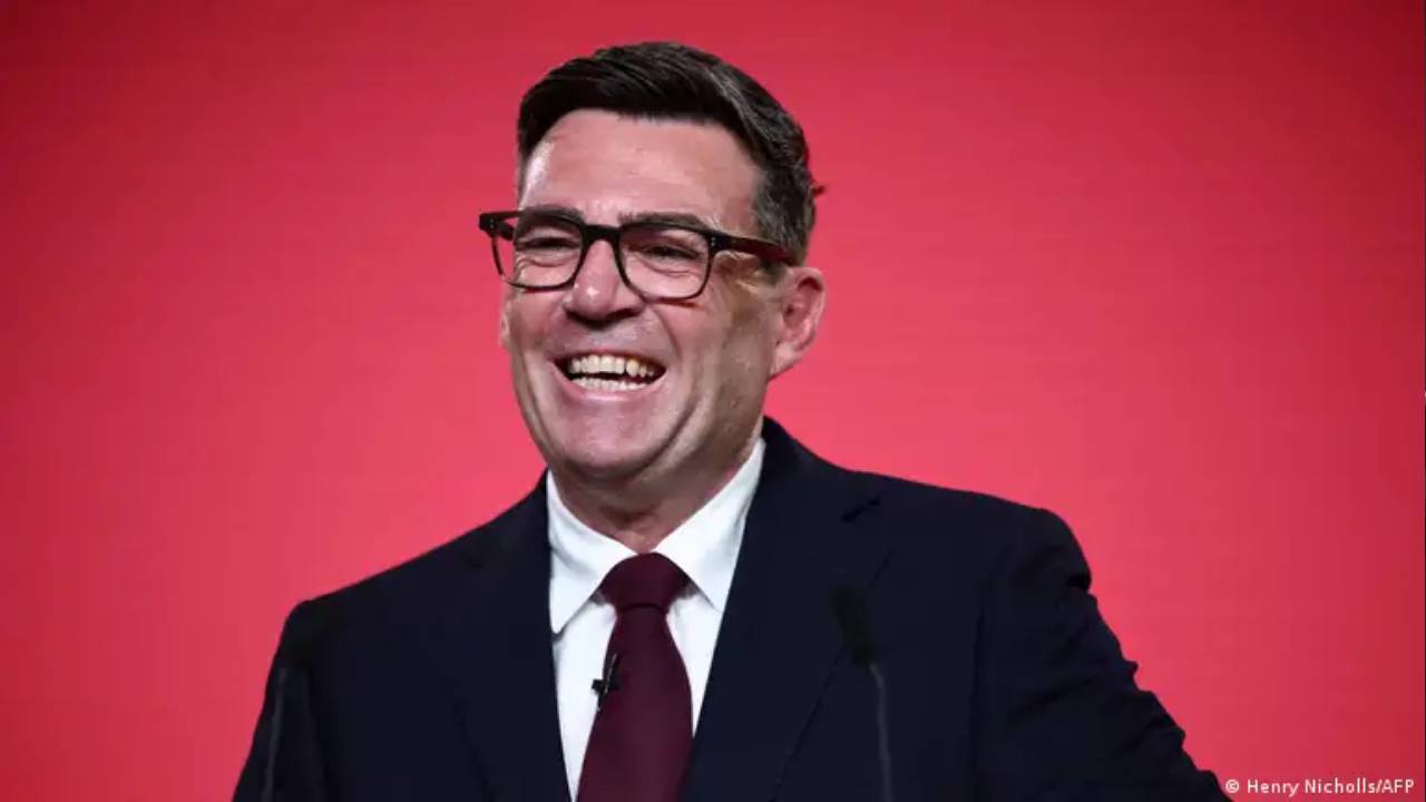 İngiltere'de Umut Yeniden Yeşerecek: Başbakan Andy Burnham İşçi Partisi Konferansında