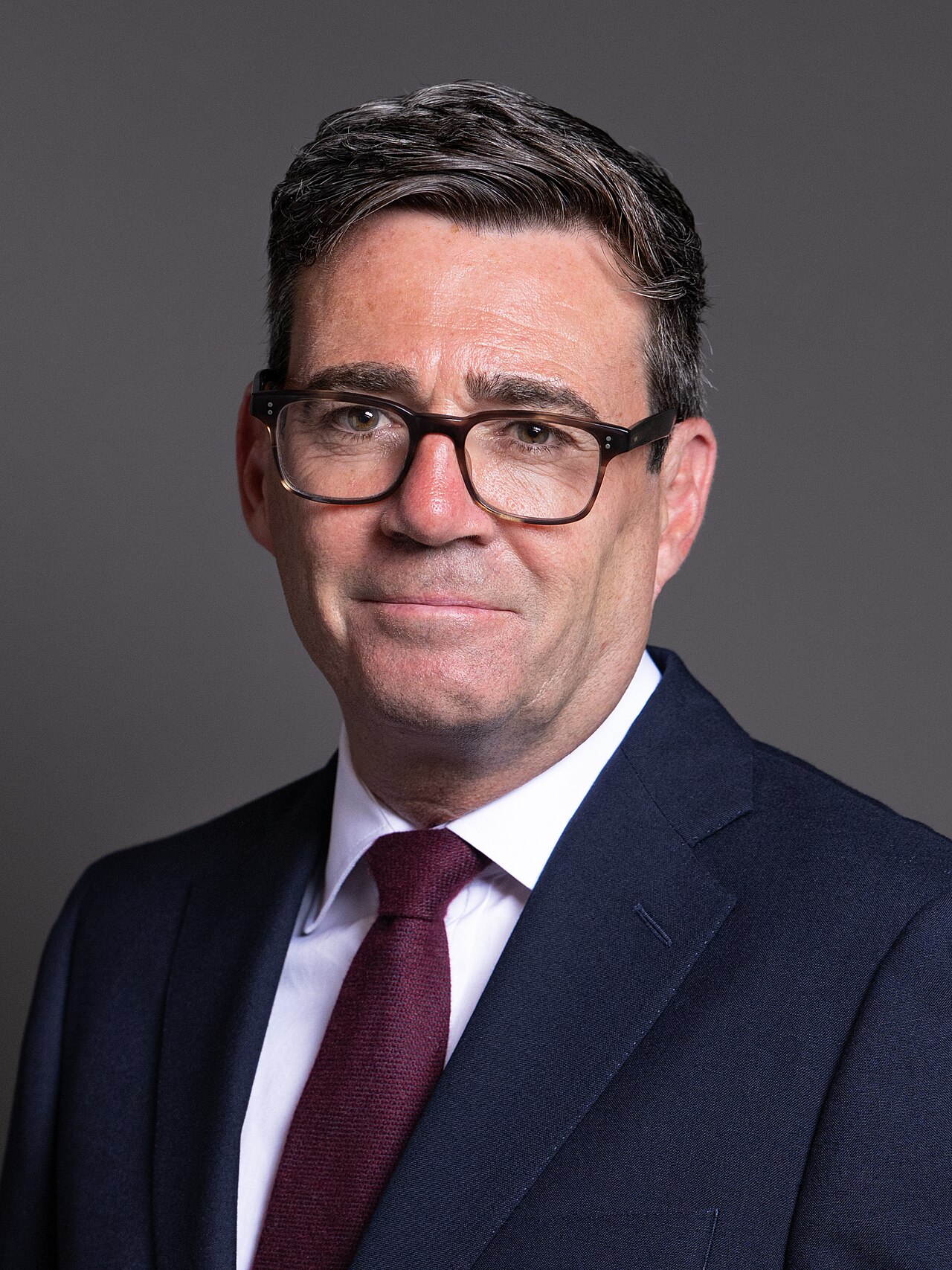 İngiltere’de yeni dönem: Andy Burnham başbakan oldu