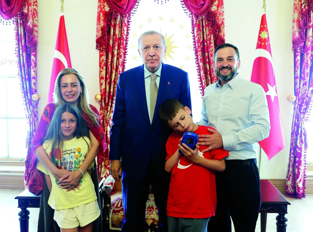 İngiltere'de camilerde 'nefret etme, kek dağıt' hareketi büyüyor