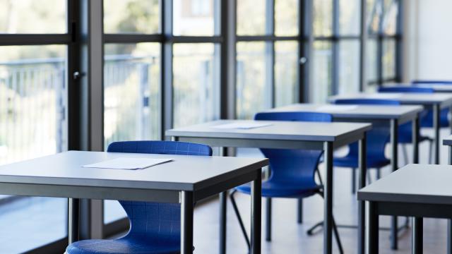 İngiltere'de okullarda sıcaklık alarmı: 40 dereceyi aşan sınıflar eğitimi durdurdu