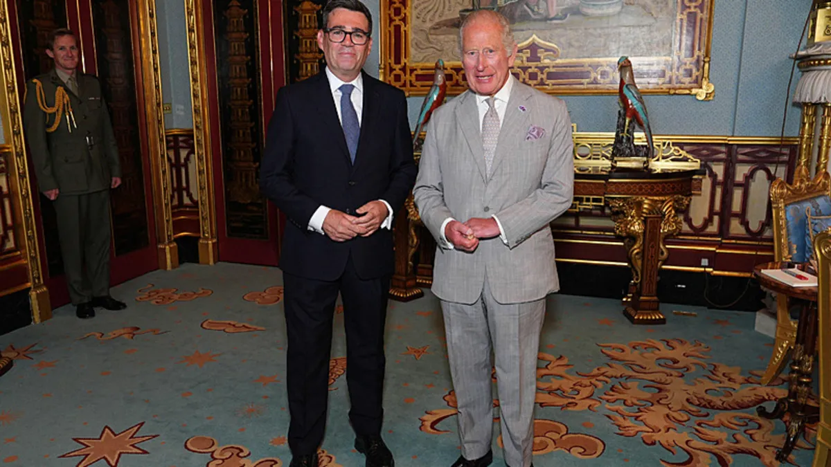 İngiltere'de yeni başbakan Andy Burnham oldu