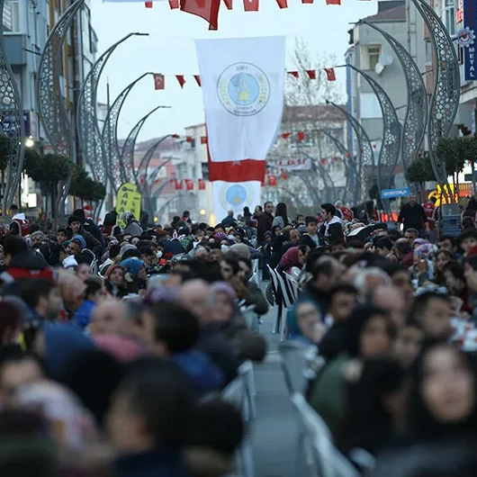 İnsan Dert Ettiğidir: Kim Değil, Ne Olduğumuzun Hikayesi