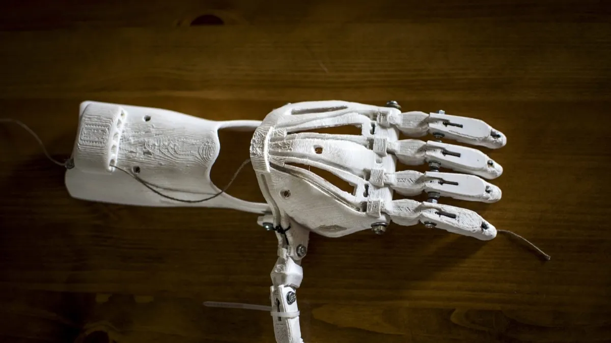 Tarihi an: insansı robotlar canlı hastaya uzaktan ameliyat yaptı
