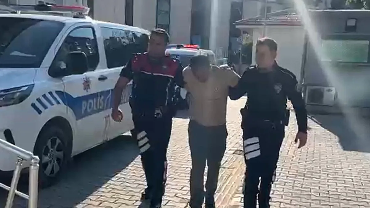 Interpol kırmızı bültenle aranan Afgan firari sahte kimlikle yakalandı