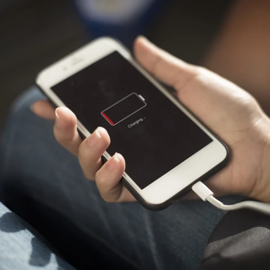 iOS 27'de Gözden Kaçan Ayar: iPhone'da Pil ve İnternet Tüketimini Artırıyor