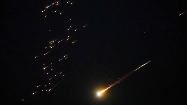İran, Kuveyt'teki ABD üssüne füze ve drone saldırısı düzenledi