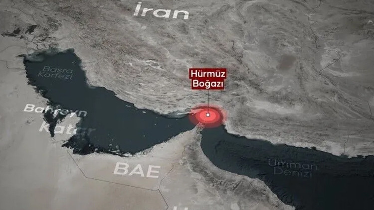 İran'ın Hürmüz Boğazı'nda 2 Ticari Gemiye Füze Saldırısı İddiası