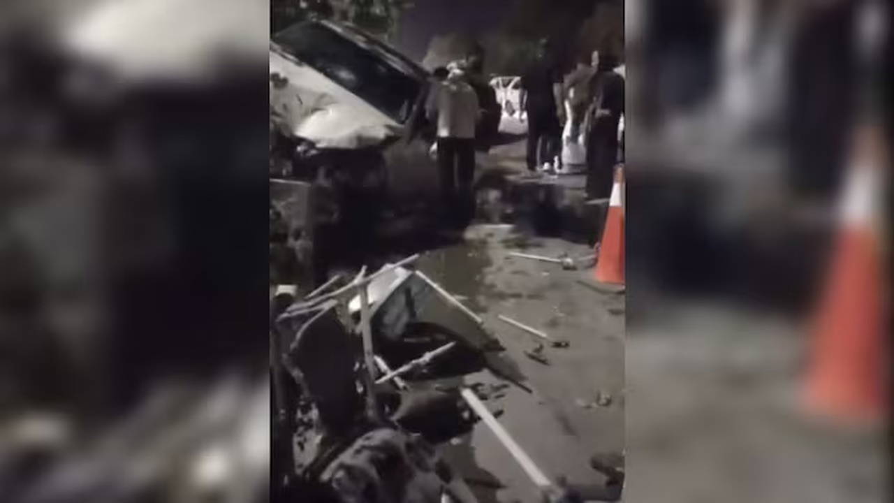 İran'da Meşhed'de Araç Kalabalığa Daldı: 4 Ölü, 10 Yaralı