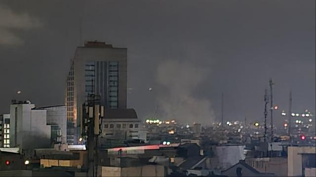 İran'ın Tahran, İsfahan ve Tebriz Kentlerinde Patlama Sesleri Duyuldu