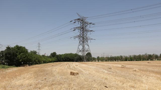 İran'da sanayi elektrik kesintisi haftada 2 güne çıkarıldı