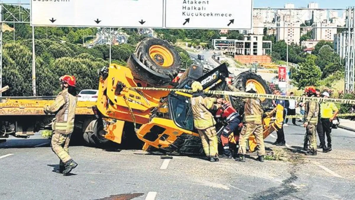 İş makinesi sürücünün üzerine devrildi: 1 ölü