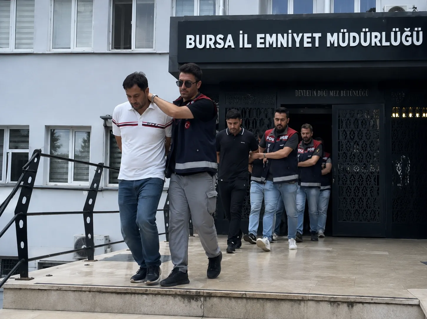 İş ve burs vaadiyle hesap avı! Polis 'ikinci kişi' rolüne girdi, şebeke çökertildi
