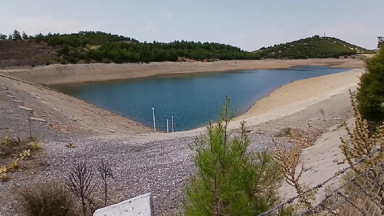 Işıklar Bozyer Göleti Yıllardır Su Tutamıyor: Üreticiler İsyanda