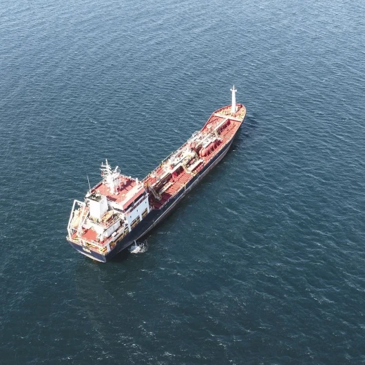İskeleye Değil, Faciaya Kırdı: Silivri'de Tanker Battı